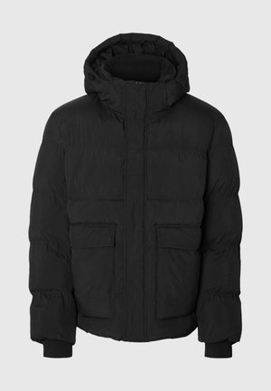 Črna pufasta jakna s kapuco, z teksturiranim zaključkom, dvema sprednjima žepoma in elastičnimi manšetami za toploto in udobje.