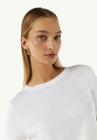 comma casual identity MIT LOGO DETAIL - T-shirt basic - weiß