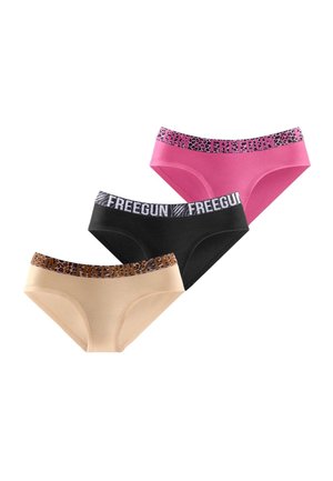 Trois culottes hipster pour femmes en rose, noir et beige, chacune avec une ceinture élastique de marque ornée d'accents imprimés animaliers.