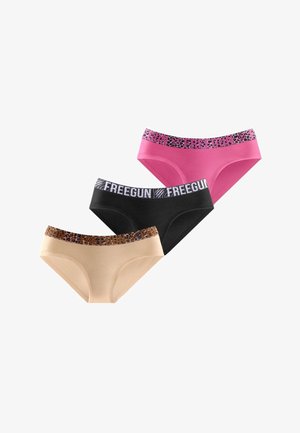 Trois culottes hipster pour femmes en rose, noir et beige, chacune avec une ceinture élastique de marque ornée d'accents imprimés animaliers.