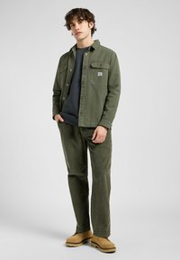 Lee WORKWEAR - Chaqueta fina - oak moss