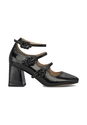 Chaussures à talons hauts en cuir verni noir avec un bout pointu et trois brides réglables ornées de décorations noires.