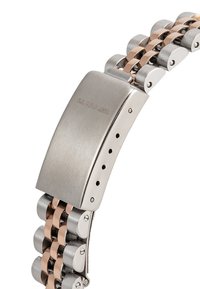 Orologio in metallo con cinturino in argento e oro rosa, caratterizzato da una finitura in acciaio spazzolato e logo inciso. I link sono lucidati con accenti rotondi.