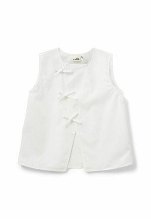 Witte mouwloze top met drie stoffen strikjes aan de voorkant en een ronde hals, plat gelegd op een witte achtergrond.