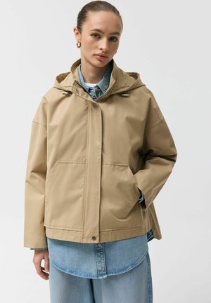 - Kurtka przejściowa