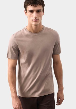 - T-shirt basic