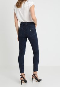 Guess Vaqueros pitillo - dark-blue denim