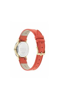 Parte trasera de un reloj de pulsera Furla con caja de tono dorado y correa de cuero coral ajustable, mostrando la marca y detalles de fabricación en la parte trasera de la caja.