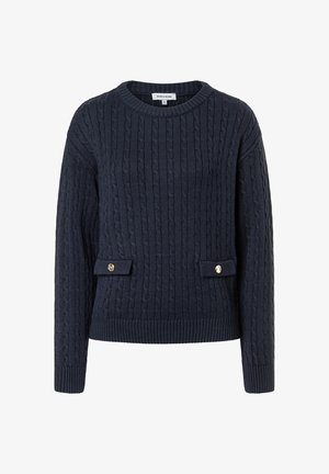 Marineblauer Kabelstrickpullover mit Rundhalsausschnitt, zwei vorderen Taschen mit Knopfakzenten sowie Rippbündchen und -saum.