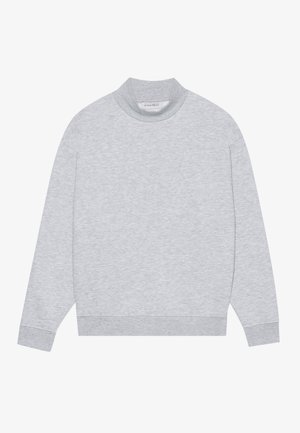 Sweatshirt cinza de mangas compridas com gola alta e punhos canelados, apresentando uma textura suave e um design minimalista. Etiqueta visível na parte interna da gola.