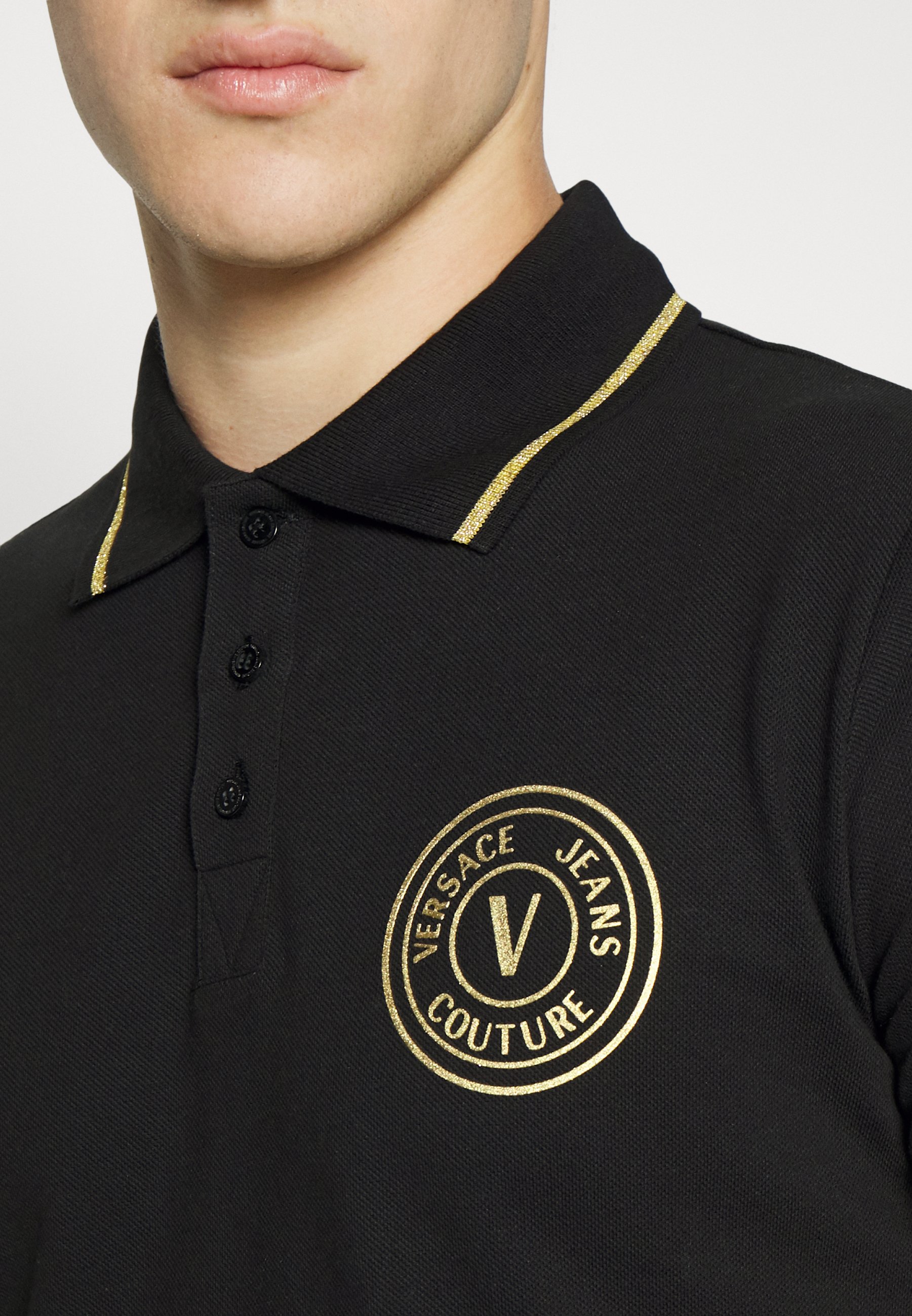 Versace Jeans Couture VEMBLEM THICK FOIL - Poloshirt -  black/gold-coloured/zwart - Zalando.nl