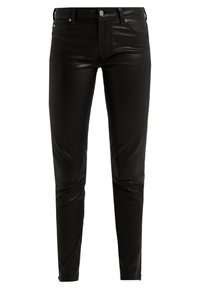 Czarne skórzane spodnie slim fit z przednimi kieszeniami, zapięciem na guzik i zamkami błyskawicznymi przy kostkach.