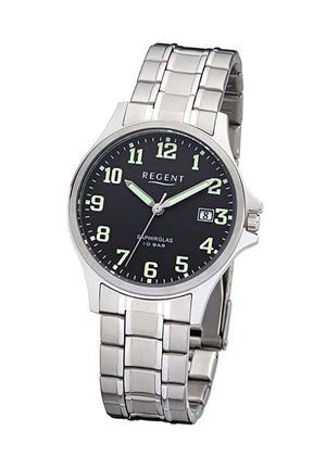 Montre en acier inoxydable avec un cadran noir, chiffres arabes lumineux, aiguilles argentées, affichage de la date à 3 heures et bracelet à maillons.