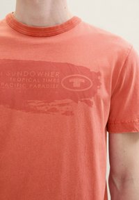 TOM TAILOR MIT TEXT - T-shirt con stampa - flamingo flower