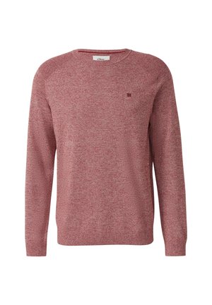 Sarkans teksturēts džemperis ar garām piedurknēm, apaļu dekoltē un mazu logotipu uz krūtīm, ar parastu piegriezumu un ribinātu apakšmalu.