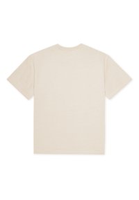 Μπεζ βαμβακερό T-shirt με κοντά μανίκια και στρογγυλή λαιμόκοψη, με απαλό ύφασμα και χωρίς ορατά γραφικά ή σχέδια. Μεγαλιστικό σχέδιο.