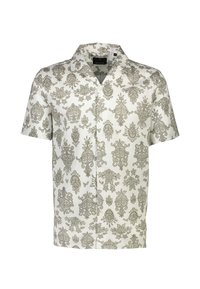 Camisa de manga corta en tela blanca, con intrincados patrones grises de flores y paisley, un cuello y un cierre de botón al frente.
