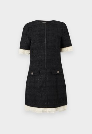 Zwarte textuur korte mouwen jurk met frontrits, klepzakken met knopen en witte geplooide ruches aan mouwen en zoom.