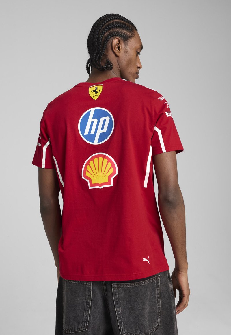 Tee shirt 2005 Puma Ferrari - Vêtements