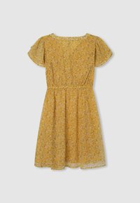 Keltainen kukkamekko, jossa on lyhyet puffihihat, kerätty vyötärö ja kevyt, läpikuultava kangas. Mekossa on hienovarainen kukkakuosi kauttaaltaan.