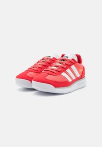 adidas Originals UNISEX - Trainers - preloved scarlet/footwear white/better scarlet