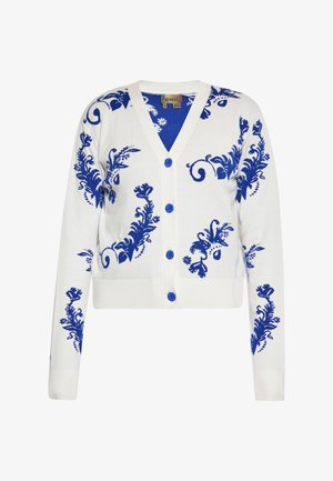 Biały kardigan z niebieskim wzorem kwiatowym, dekolt w serek, zapięcie na guziki i długie rękawy. Miękka faktura z dekoracyjnymi niebieskimi guzikami.