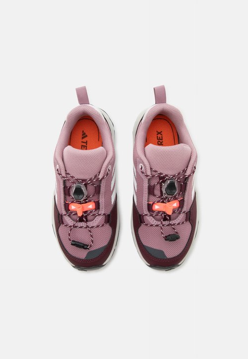 adidas AX4S UNISEX - Hiking shoes - magic mauve/off white/maroon — foto 4