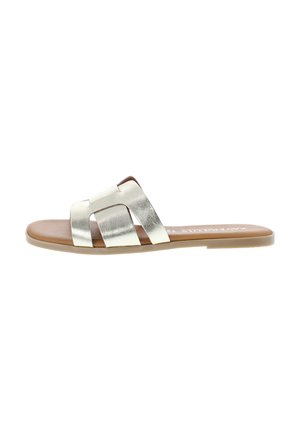 Flache offene Zehensandale mit gekreuzten Lederriemen in Metallic-Gold und brauner, gepolsterter Sohle.