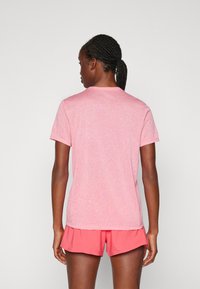 Nike Performance TEE - T-shirt desportiva - aster pink/heather