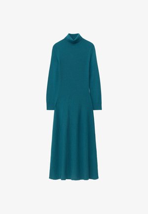 Teal langærmet strikket kjole med høj hals og ribbet detalje på den udliftende nederdel, præsenteret på en hvid baggrund.