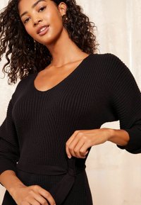 Friends Like These V NECK - Sarafanas - black