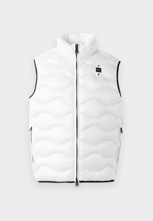 Hvit puffervest med høy krage, quiltet design, svarte detaljer, glidelås foran og sidelommer. Har et lite logomerke på brystet.