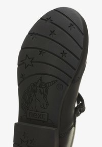 Next PREMIUM MARY JANES - Baletkurpes ar siksniņu ap potīti - black (200859)