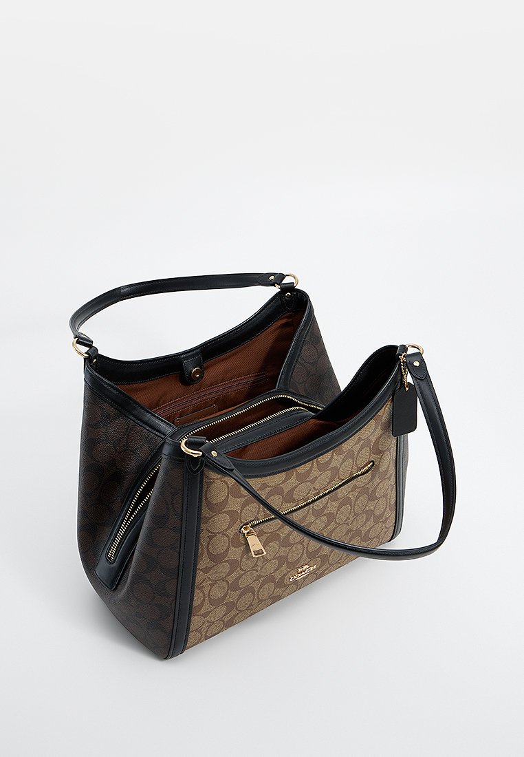 Borsa a tracolla in pelle nera e marrone con accessori in oro, caratterizzata da un esterno a motivo, due scomparti con zip e un ampio interno.