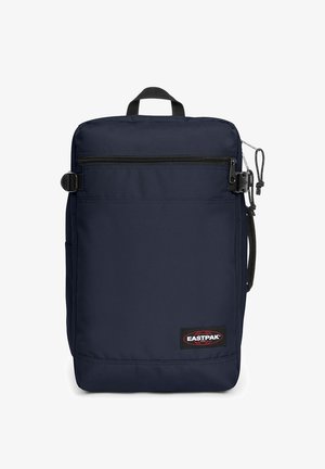Marineblå Eastpak rygsæk med rektangulær form, frontlomme med lynlås, top håndtag, tekstureret stof og logo-patch nederst foran.