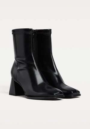HEEL WITH STRETCH LEGS - Bottines - black