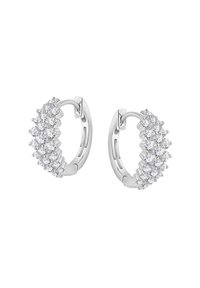 Srebrne kolczyki w kształcie obręczy, zdobione rzędem błyszczących, przezroczystych kamieni, ułożonych w zakrzywiony wzór wzdłuż przedniej krawędzi.