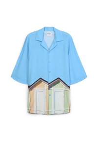 Camicia a maniche corte in tessuto azzurro chiaro, con un orlo inferiore stampato di case da spiaggia in colori pastello e dettagliati disegni delle porte.