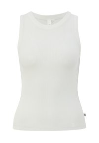 Débardeur blanc à côtes avec un design ajusté, un col rond et sans manches. Texture lisse, coutures minimalistes et sans ornements.