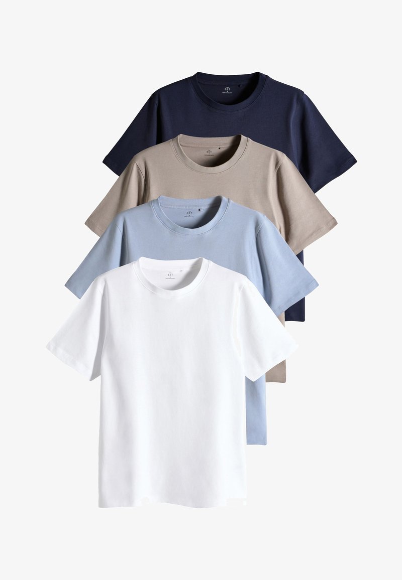 Vier schlichte T-Shirts mit kurzen Ärmeln und Rundhalsausschnitt in Marineblau, Beige, Hellblau und Weiß, vertikal gestapelt auf weißem Hintergrund.