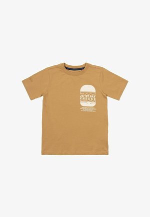 Ruda trumpa rankovė t-shirt marškiniai su balta burgerys grafika ir tekstu "Tiesiog sakyk sūrį" kairėje krūtinės pusėje.