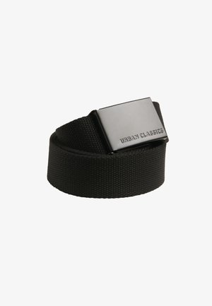 Curea împletită neagră cu o cataramă metalică solidă, lucioasă, de culoare neagră. Catarama are inscripționată în relief textul "URBAN CLASSICS". Construcție din material durabil.