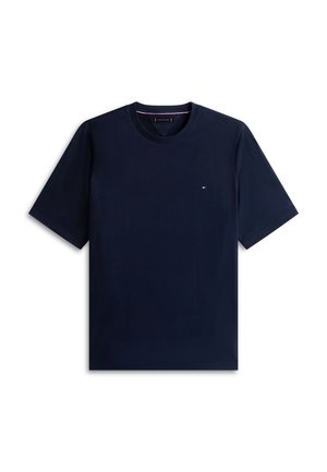 Navyblauw T-shirt met korte mouwen en ronde hals, met een klein rood, wit en blauw logo op de linkerborst.