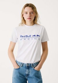 Red Bull Racing x Pepe Jeans - STANDARD FIT  - Print T-shirt - white Thumbnail Image 1