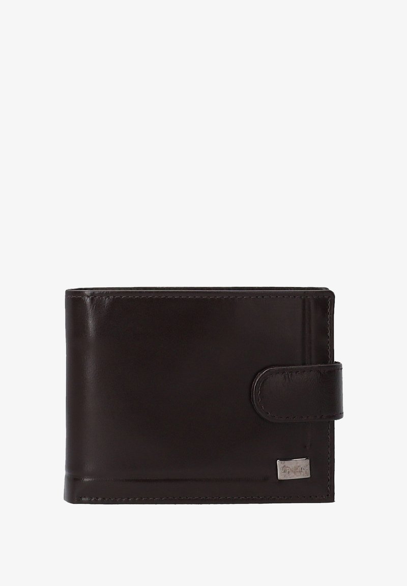 Bruine leren portemonnee, bi-fold ontwerp, gladde textuur, enkele knoopsluiting, met een klein zilveren logo aan de voorkant.