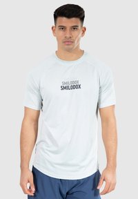 Smilodox POWERFIT TRIPLE PERFORMANCE - Camiseta deportiva - grau