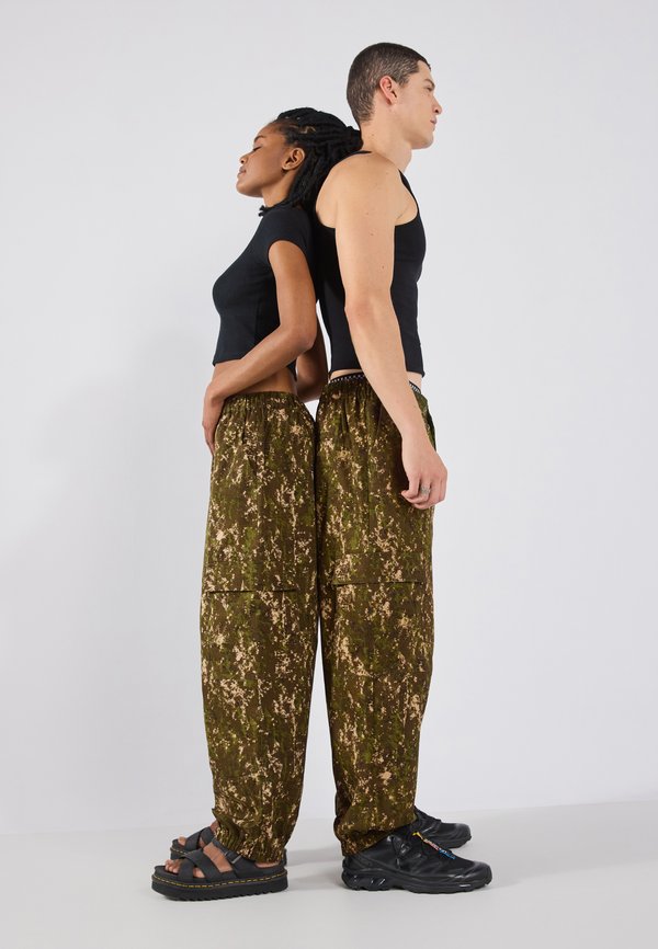 UNISEX - Cargo trousers - khaki2