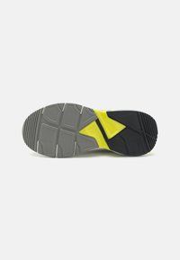ARKK Copenhagen GRAVITY SPACE VAPOR UNISEX - Zapatillas - vapor grey/acid lime