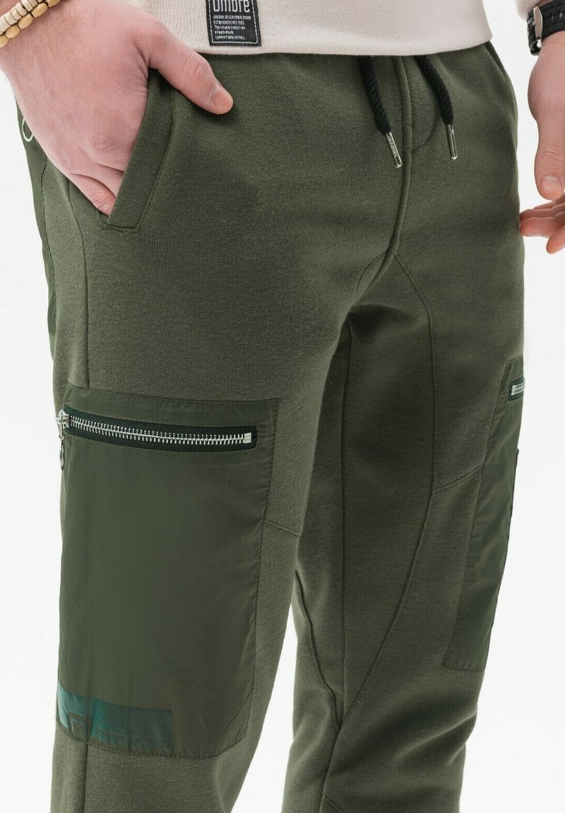 Herren Trainingsanzüge | Ombre Jogginghose khaki/grün - AP46669 Herren Trainingsanzüge | Ombre Jogginghose khaki/grün - AP46669