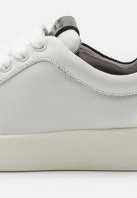 rag & bone Chaussures de skate - white